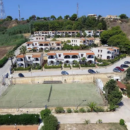 Sea Front 4 Beds With Balcony 250 Meters From The Apartment *
