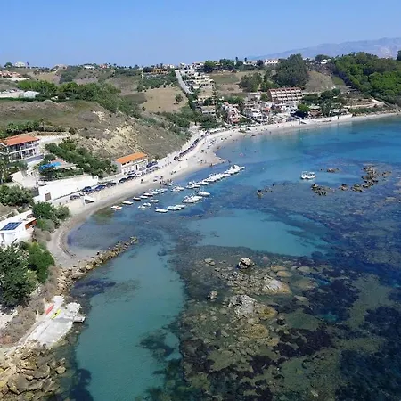 Sea Front 4 Beds With Balcony 250 Meters From The Apartment *
