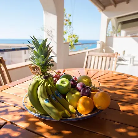 Sea Front 4 Beds With Balcony 250 Meters From The Apartment *