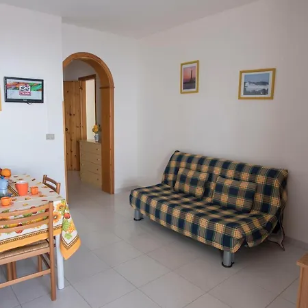Sea Front 4 Beds With Balcony 250 Meters From The Apartment *