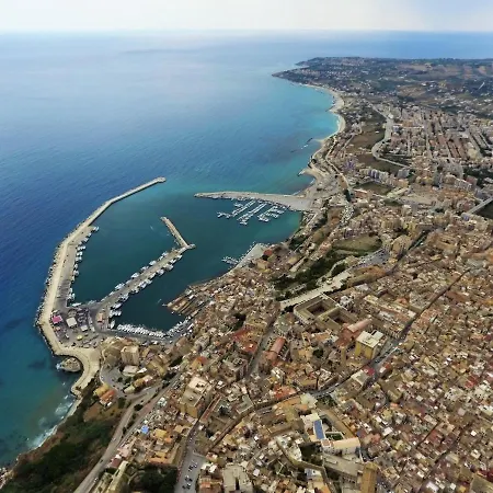 Apartment Sea Front 4 Beds With Balcony 250 Meters From The Case San Marco