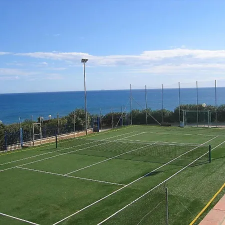 Sea Front 4 Beds With Balcony 250 Meters From The Apartment